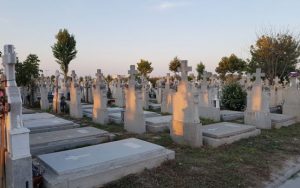 Campinenii pot merge din nou in cimitire