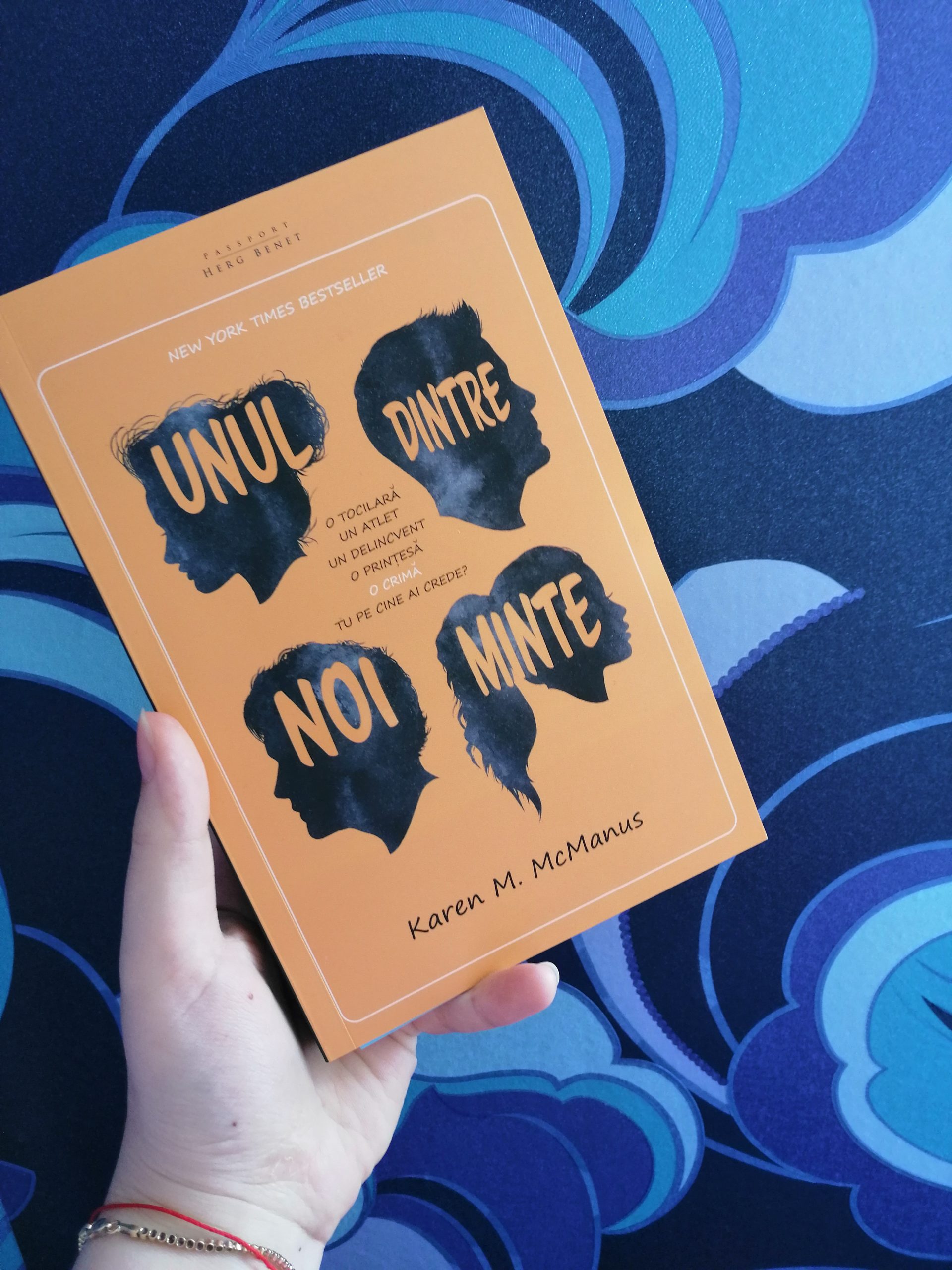 Unul dintre noi minte – Recenzie