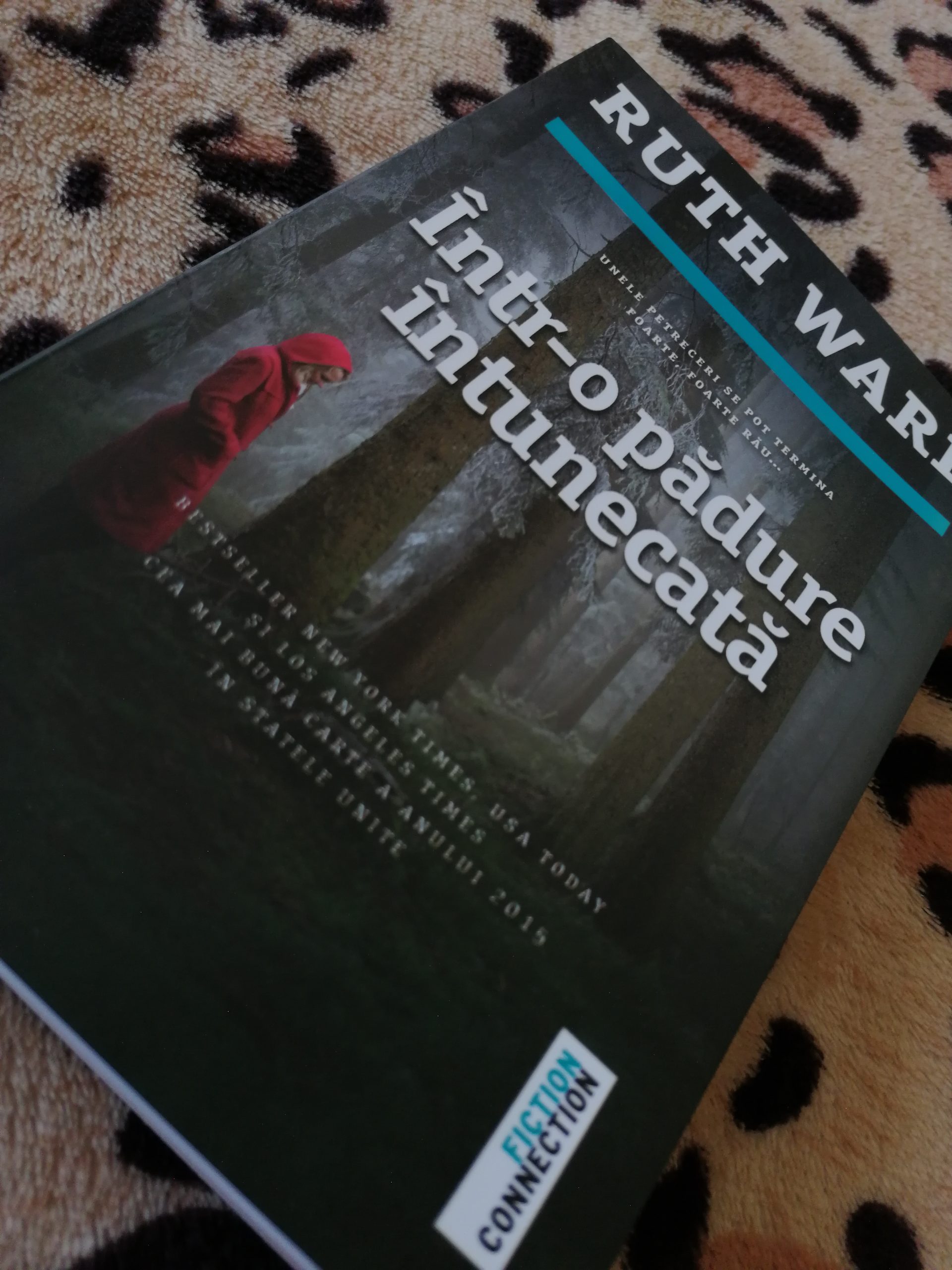 Intr-o padure intunecata de Ruth Ware – Ce Citesc Campinenii